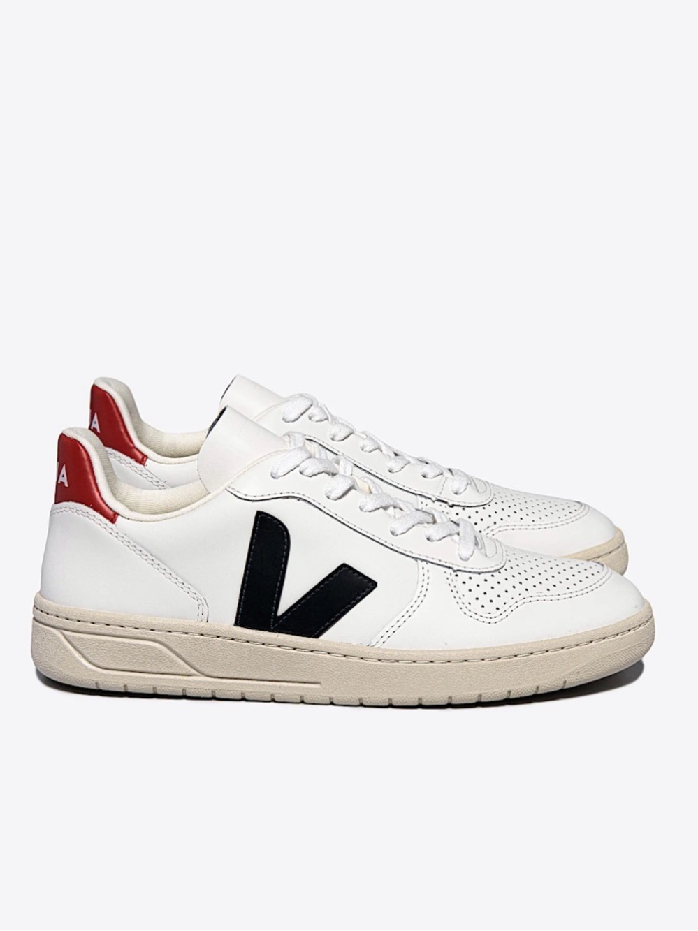 V10 Veja White Leather Sneakers with Navy V and Red Heel Tab nautico Pekín